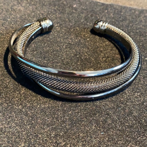 Lia Sophia Bangle Bracelet - Picture 2 of 6